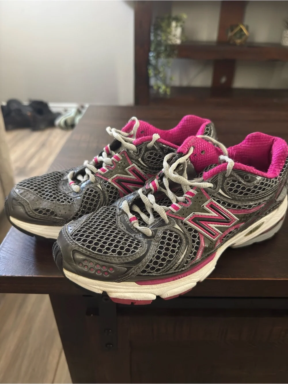 New Balance 760 Susan G Komen Breast Cancer Edition Shoes WR760KM SZ 6 1/5 Women - Picture 1 of 6